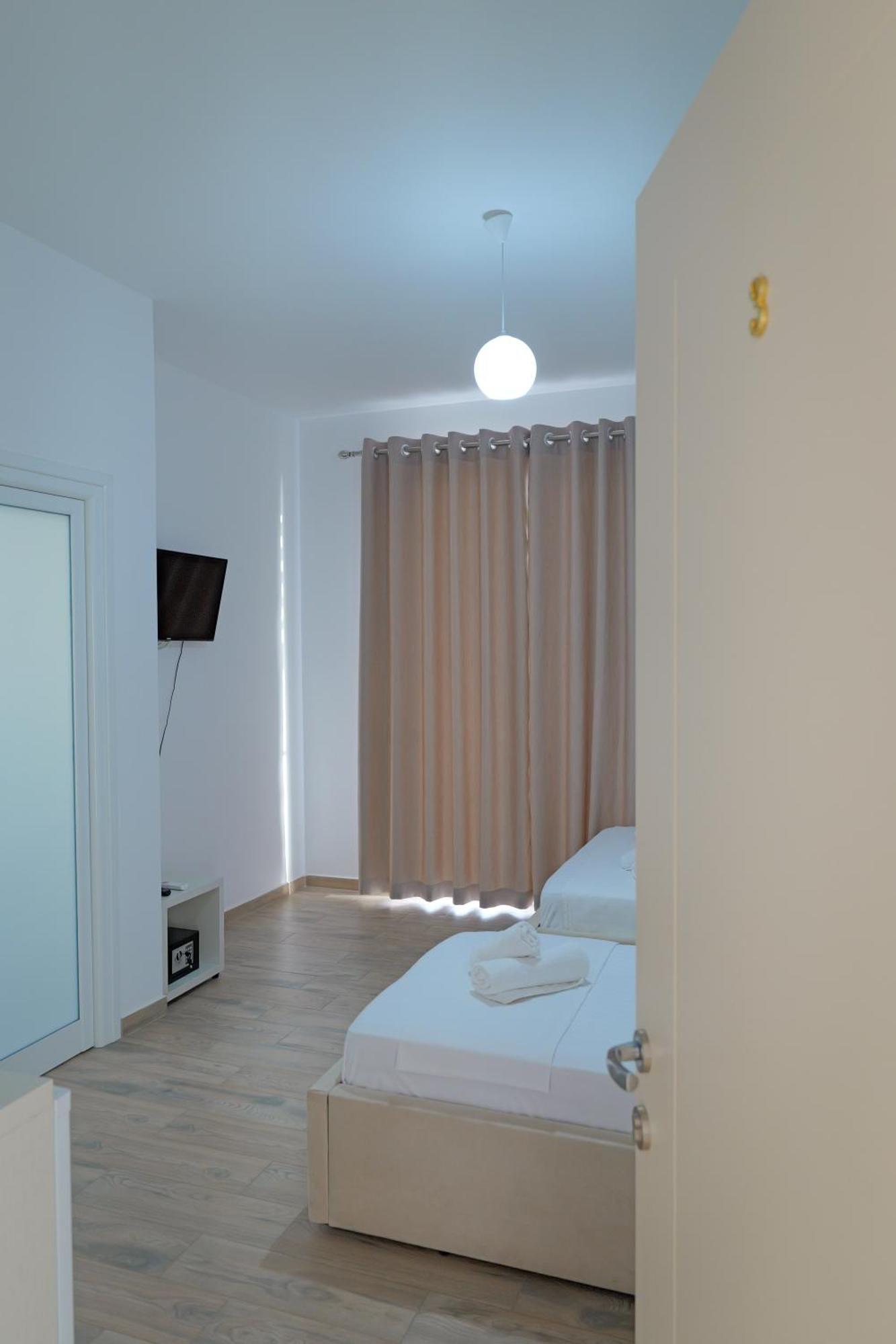 Hotel Veliaj Ksamil Exterior photo