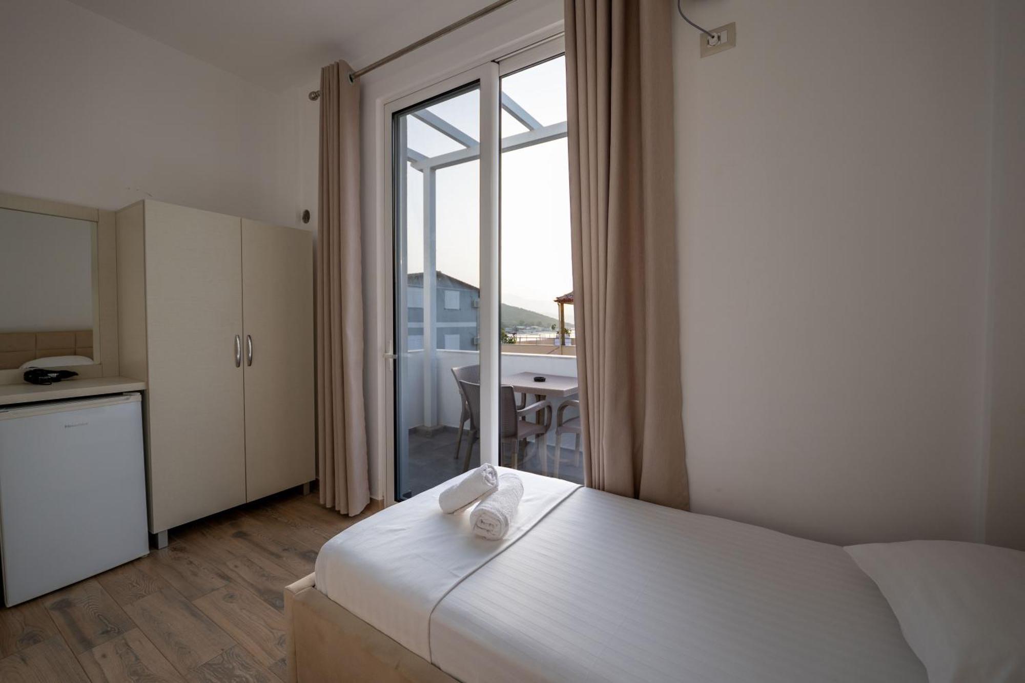Hotel Veliaj Ksamil Exterior photo