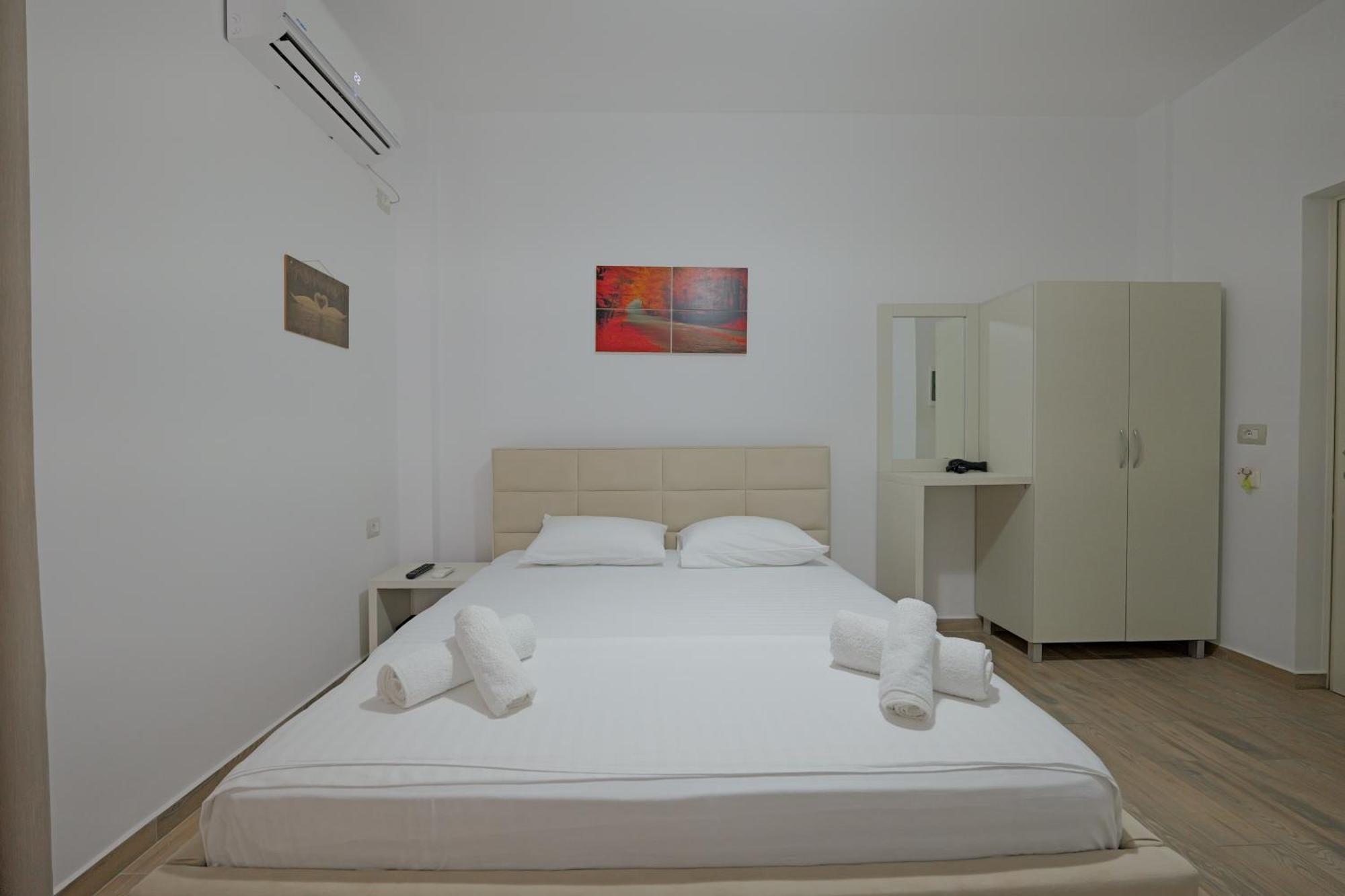 Hotel Veliaj Ksamil Exterior photo